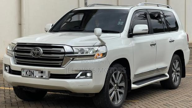 Toyota Land Cruiser 2016 White