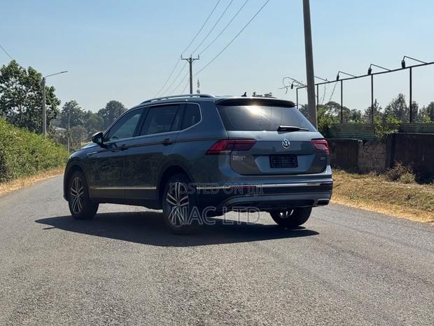 Volkswagen Tiguan 2.0T SEL Premium AWD 4MOTION 2019 Gray