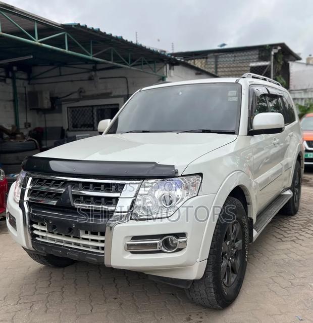 Mitsubishi Pajero 2011 White