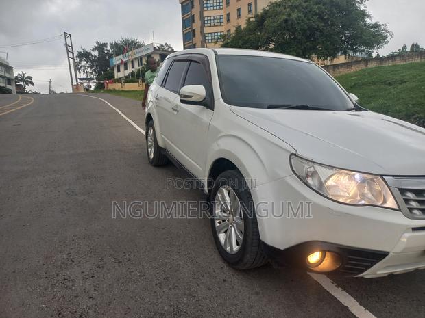 Subaru Forester 2011 Pearl