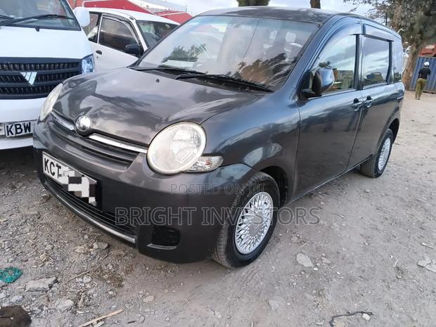Toyota Sienta 2012 Black