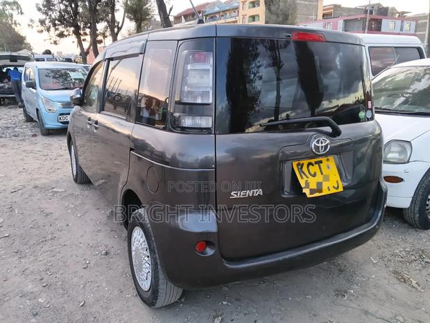 Toyota Sienta 2012 Black