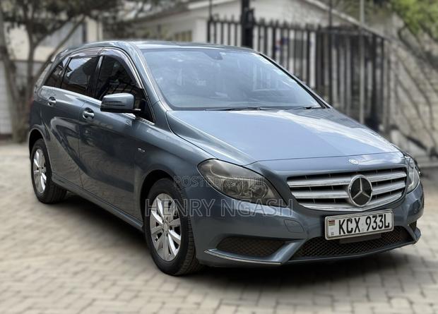 Mercedes-Benz B-Class B180 Petrol 2012 Blue