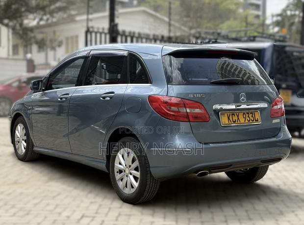 Mercedes-Benz B-Class B180 Petrol 2012 Blue