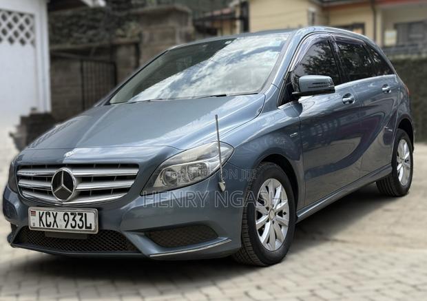Mercedes-Benz B-Class B180 Petrol 2012 Blue