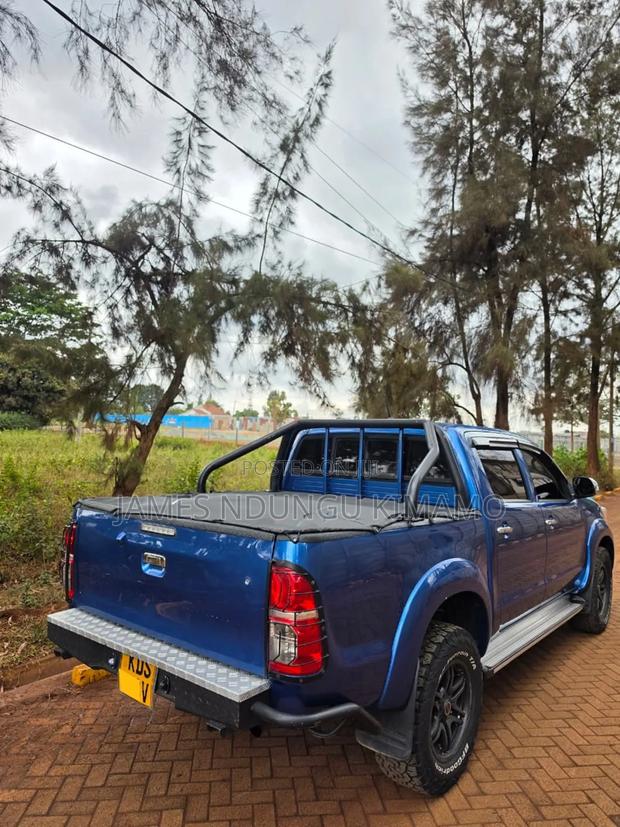 Toyota Hilux 2015 Blue