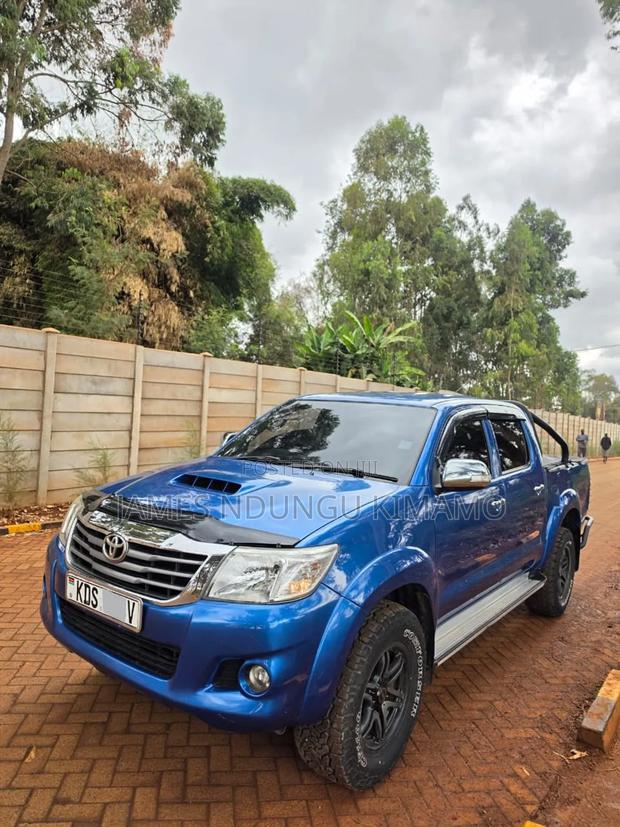 Toyota Hilux 2015 Blue