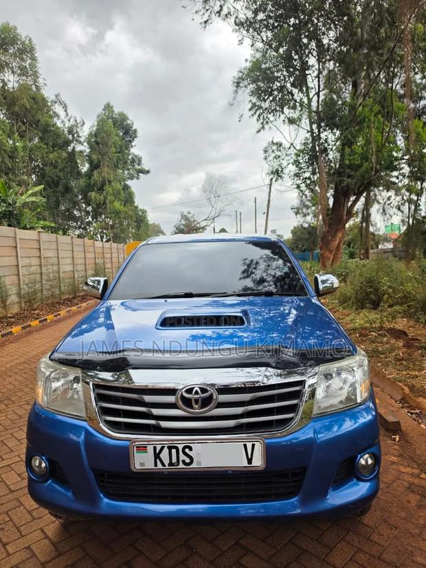 Toyota Hilux 2015 Blue