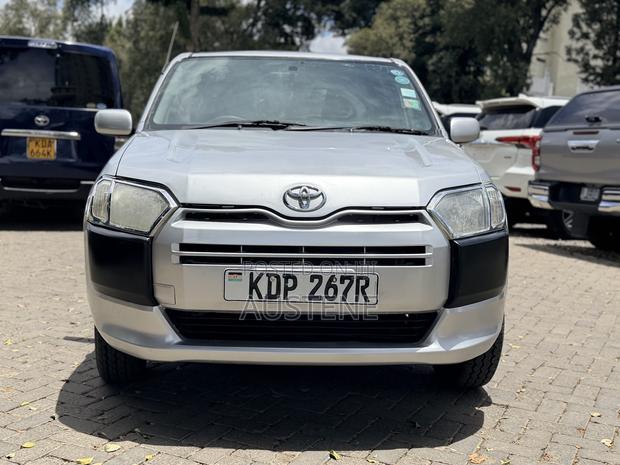 Toyota Succeed SV Premium 2016 Silver