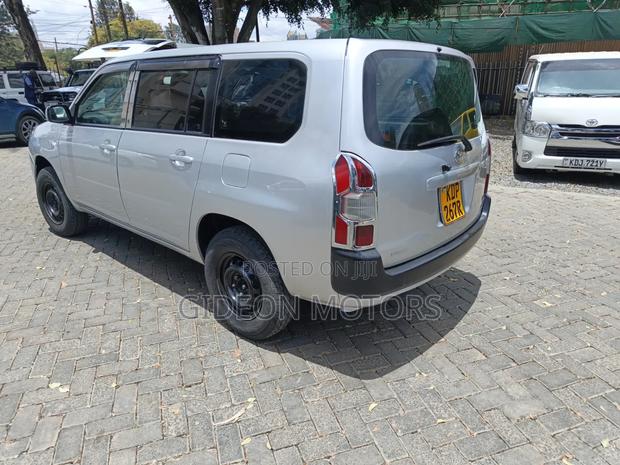 Toyota Succeed SV Premium 2016 Silver