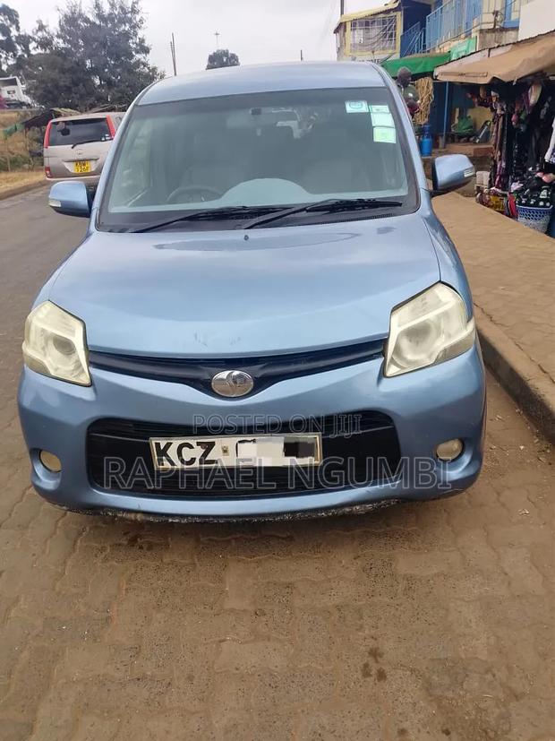 Toyota Sienta 2014 Blue