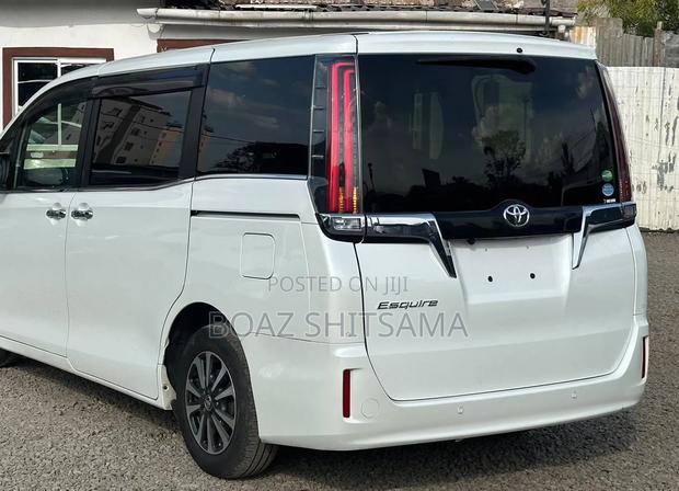 Toyota Esquire 2019 White