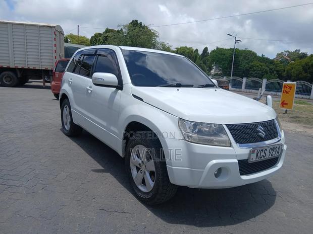 Suzuki Escudo 2011 White