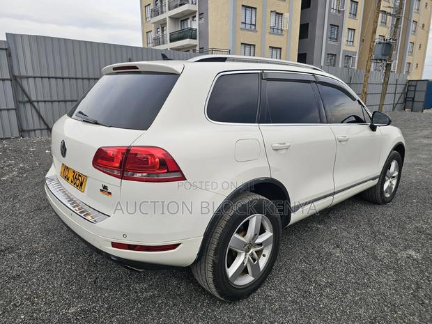 Volkswagen Touareg Hybrid 2012 White