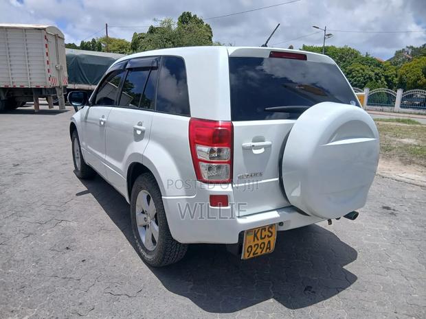 Suzuki Escudo 2011 White