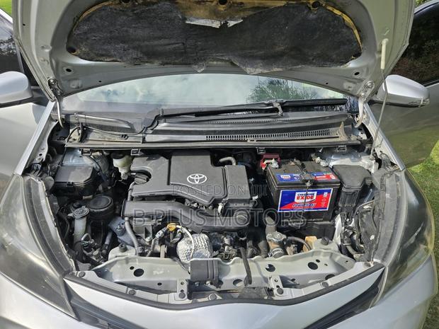 Toyota Vitz 2013 Silver