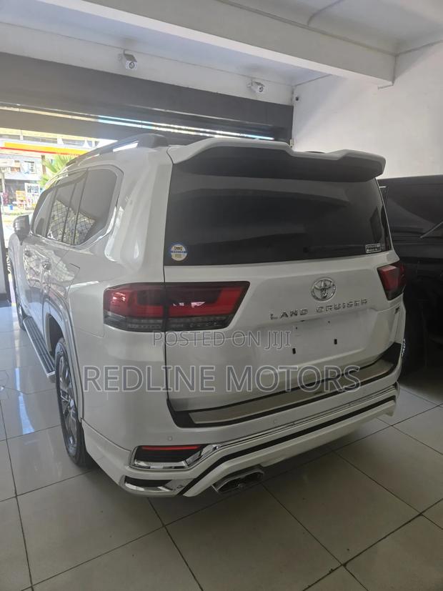Toyota Land Cruiser 2023 White