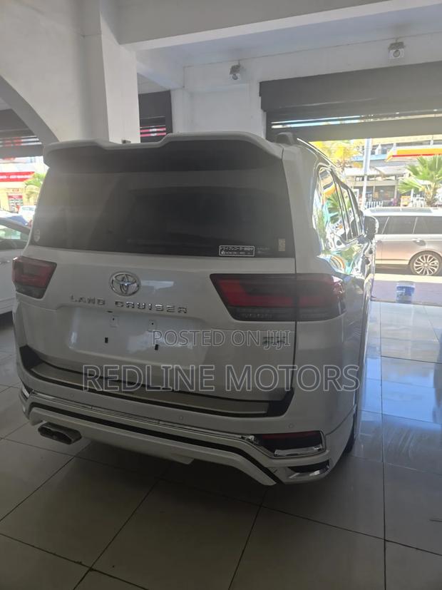 Toyota Land Cruiser 2023 White