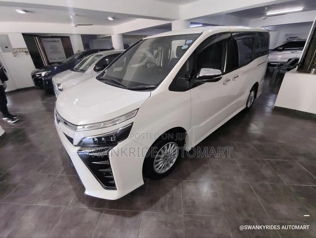 Toyota Voxy V 2WD 8-Seater 2019 White