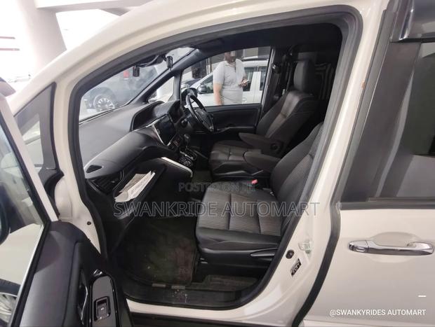 Toyota Voxy V 2WD 8-Seater 2019 White