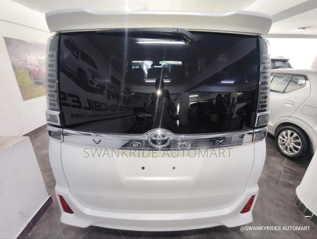 Toyota Voxy V 2WD 8-Seater 2019 White