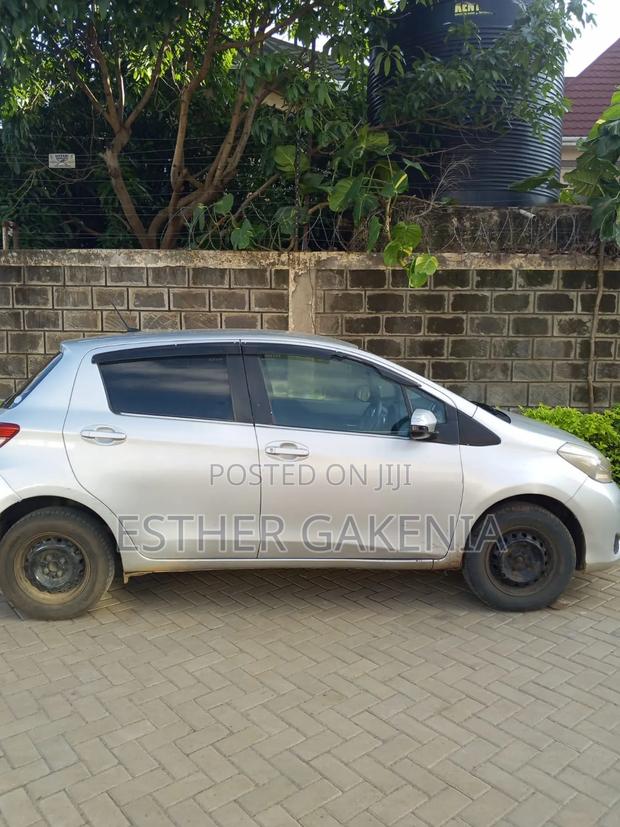 Toyota Vitz 2012 Silver