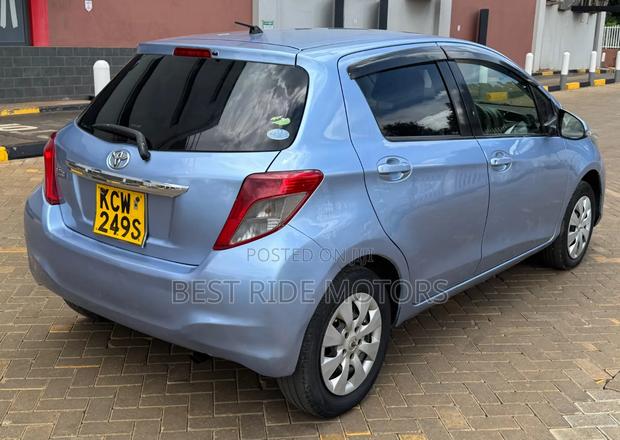 Toyota Vitz 1.3 FWD 5dr 2013 Blue