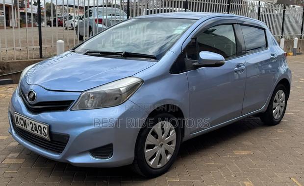 Toyota Vitz 1.3 FWD 5dr 2013 Blue