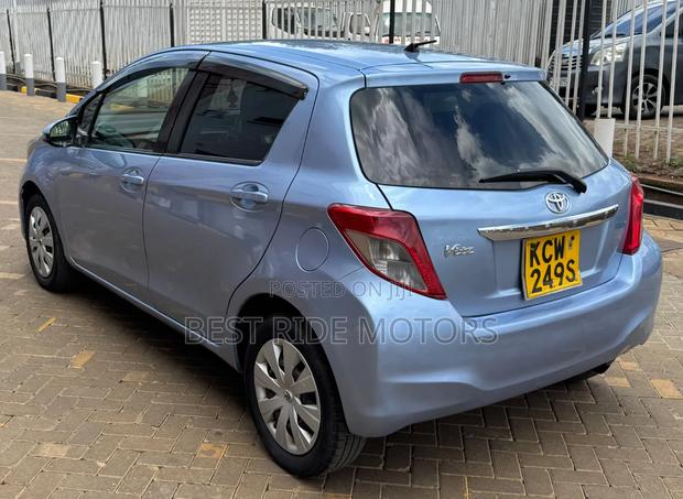 Toyota Vitz 1.3 FWD 5dr 2013 Blue
