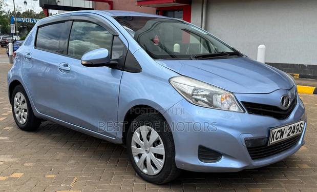 Toyota Vitz 1.3 FWD 5dr 2013 Blue
