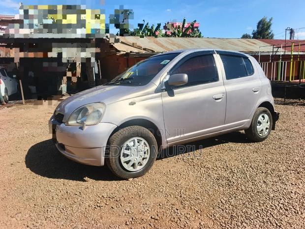 Toyota Vitz 2004 Silver