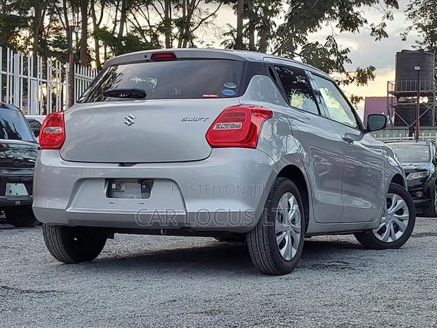 Suzuki Swift 2018 Silver