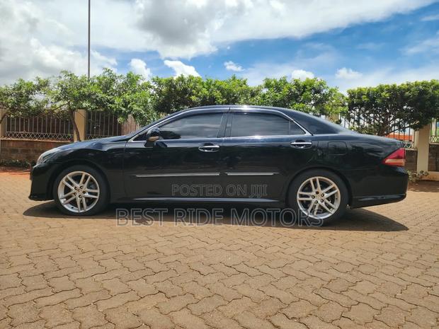 Toyota Crown 2010 Black