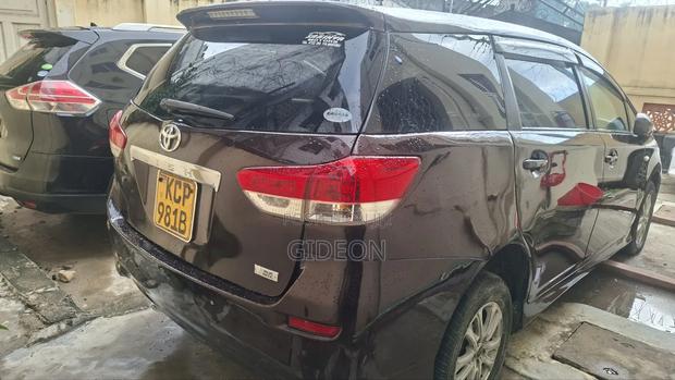 Toyota Wish 2012 Maroon