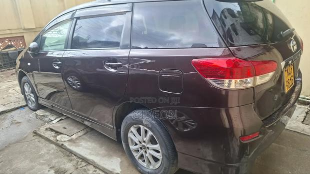 Toyota Wish 2012 Maroon