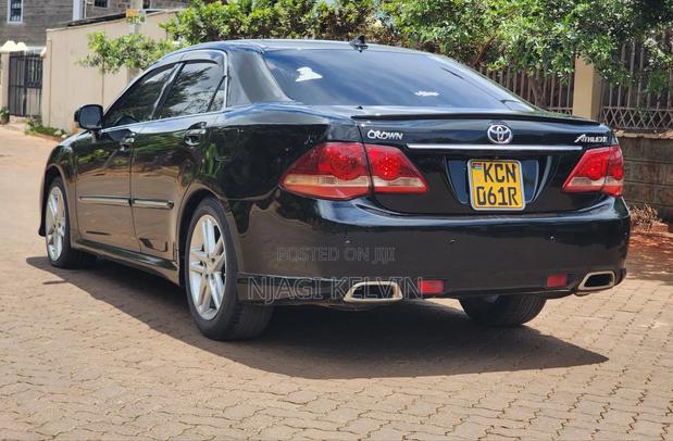 Toyota Crown 2010 Black