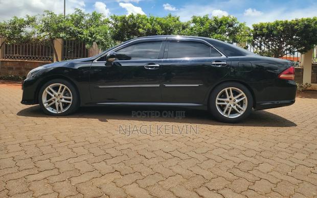 Toyota Crown 2010 Black