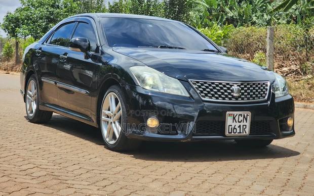 Toyota Crown 2010 Black