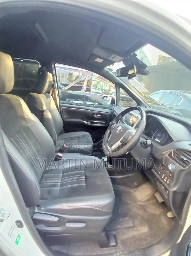 Toyota Esquire 2.0 FWD (7 seater) 2019 White