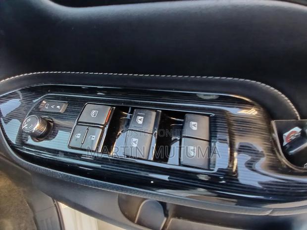 Toyota Esquire 2.0 FWD (7 seater) 2019 White