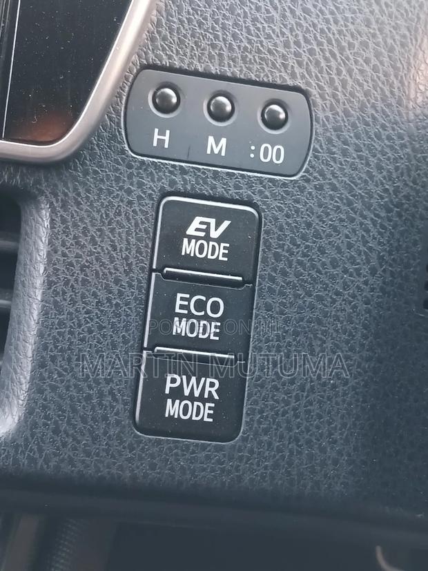Toyota Esquire 2.0 FWD (7 seater) 2019 White