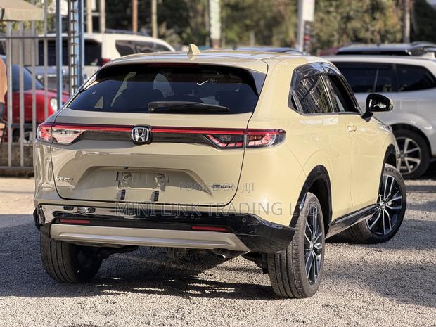 Honda Vezel 1.5 Hybrid 4WD 2021 Beige