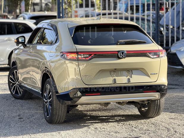 Honda Vezel 1.5 Hybrid 4WD 2021 Beige
