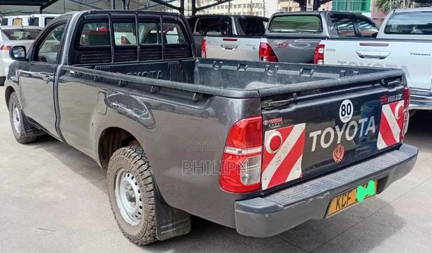 Toyota Hilux 2015 Gray