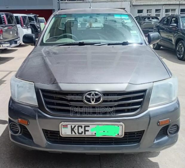 Toyota Hilux 2015 Gray