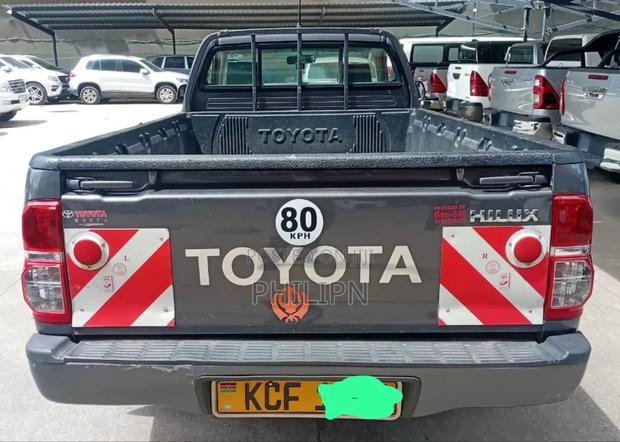Toyota Hilux 2015 Gray