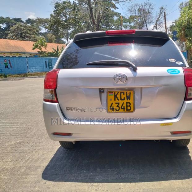 Toyota Corolla Fielder 2013 Silver