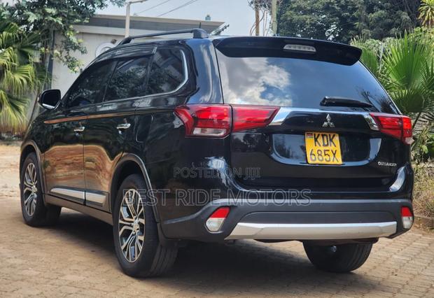 Mitsubishi Outlander SE 4dr SUV AWD (2.4L 4cyl CVT) 2015 Black