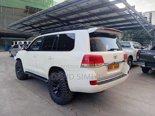 Toyota Land Cruiser 2007 White