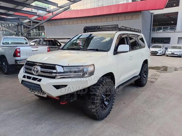 Toyota Land Cruiser 2007 White